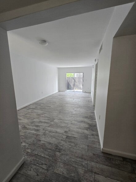 Building Photo - 609 Euclid Ave