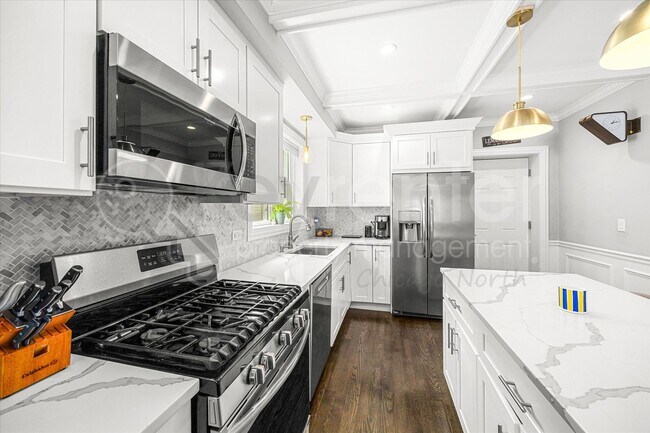 Building Photo - 4230 N Oriole Ave
