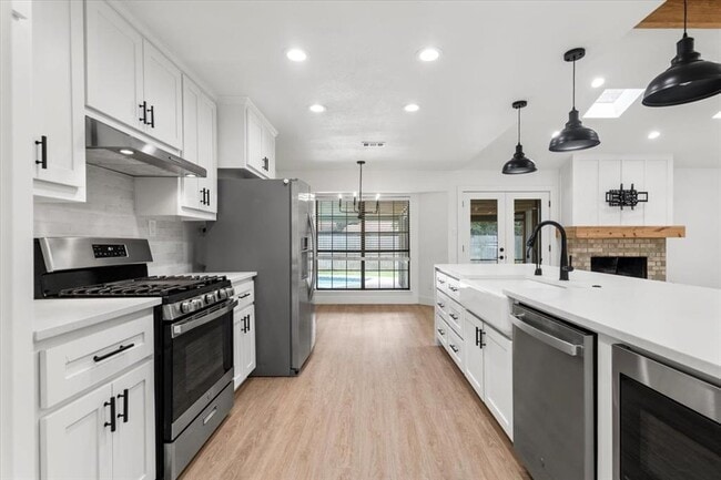 Building Photo - 7405 Attar Cove