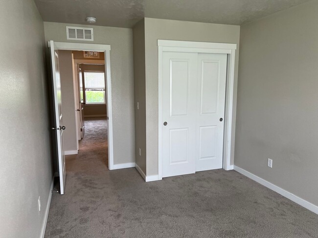 Building Photo - Kuna Kutie 3 bd, 2 bath in the Greyhawk Su...