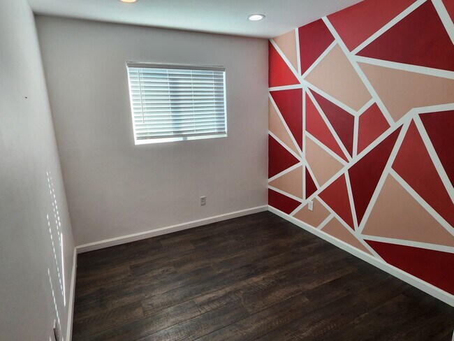 Building Photo - 8956 Salmon Falls Dr