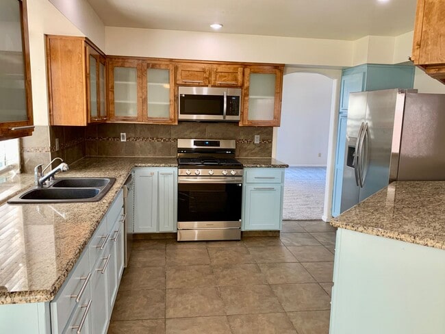 Building Photo - Beautiful Northwest Bakersfield Home with Solar - Ready for Immediate Move In!