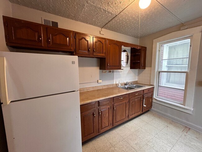 Building Photo - 1458 W 3rd St