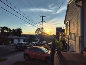 Building Photo - Cozy 3 BD/2 BATH Single Family Home With 2 Floors Located in Albany, Ca.