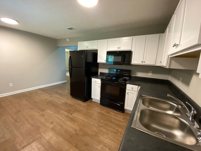 Building Photo - AVAILABLE IN APRIL 2026!