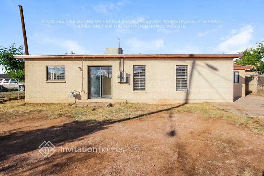 Building Photo - 3231 E Granada Rd