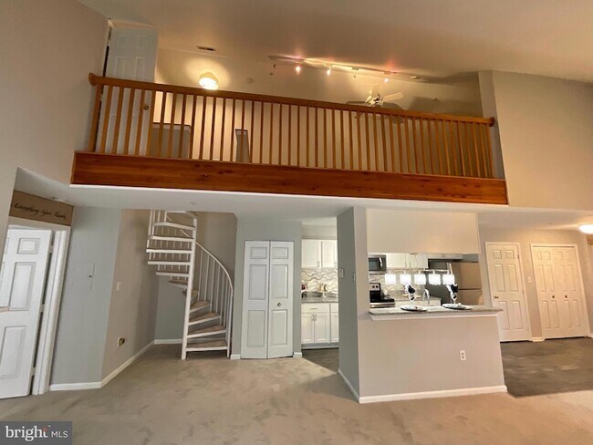 Building Photo - 9808 Lake Point Ct