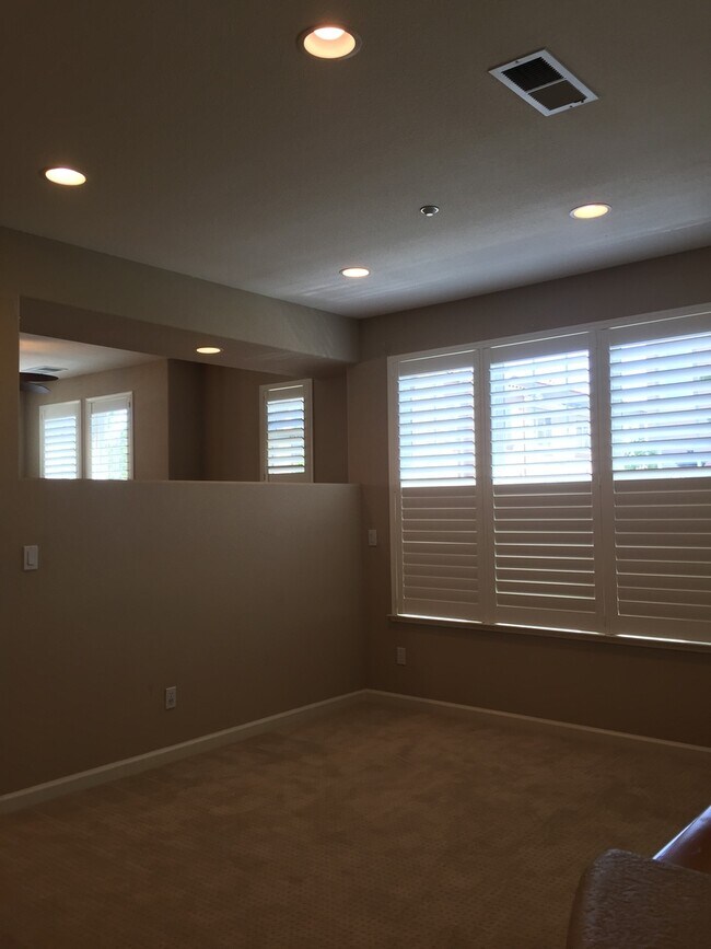 Building Photo - 4057 Crandall Cir