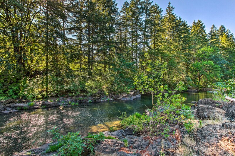 Building Photo - 37462 Row River Rd