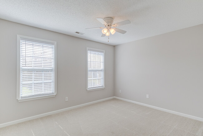 Building Photo - 2112 Echo Glen Ln