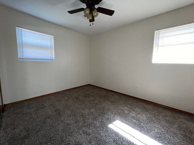 Building Photo - 6954 SW Forest- $200 OFF AT MOVE IN!