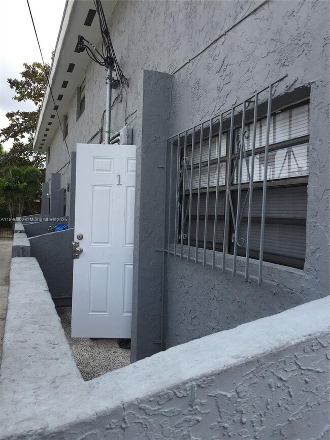 Primary Photo - 1542 NW 35th St