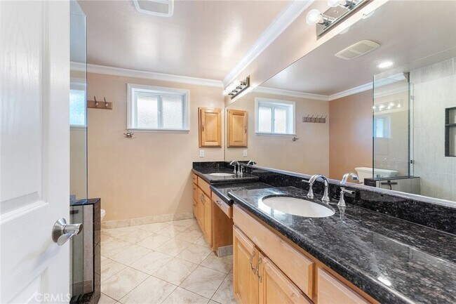 Building Photo - 27045 Esward Dr