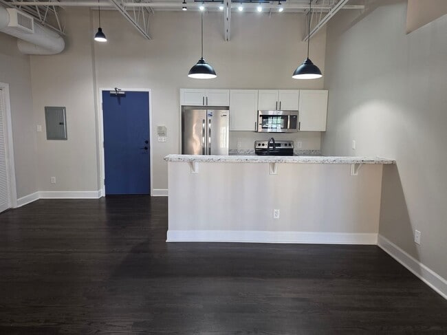 Building Photo - 1611 White Way