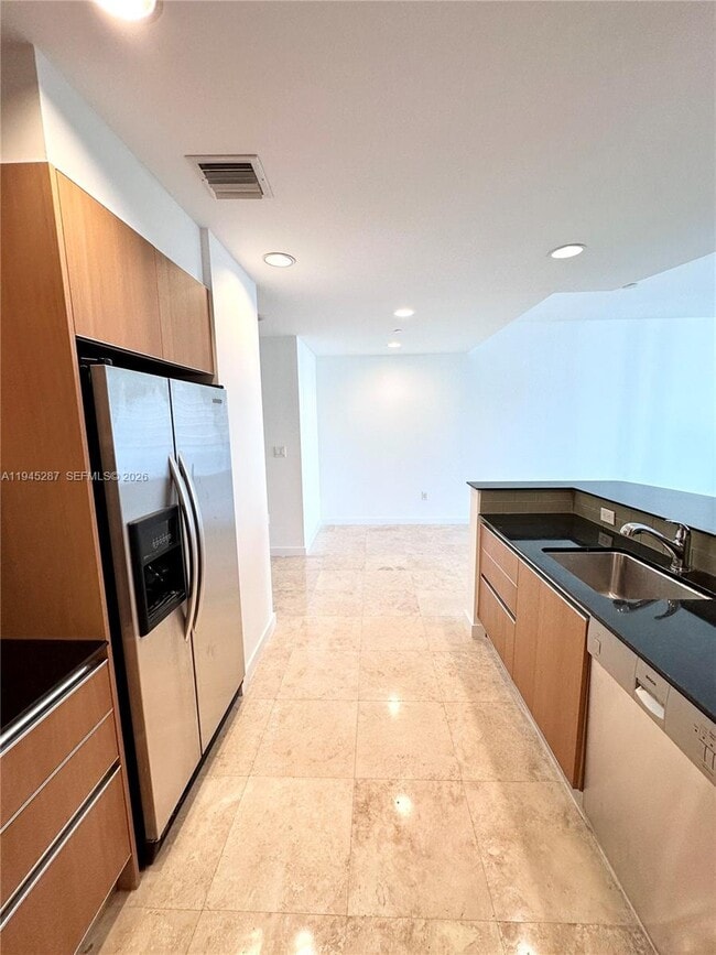 Building Photo - 1060 Brickell Ave