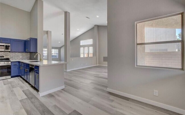 Building Photo - 1735 Navarre Ln