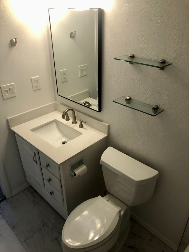 Building Photo - Affordable 3 Bed 2 Bath Condo, Attached Garage, on Quiet Street in Lafayette