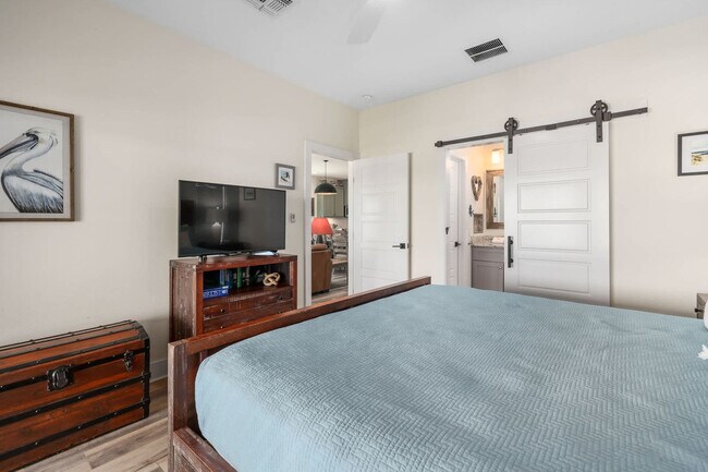 Building Photo - 456 Paradise Pointe Dr