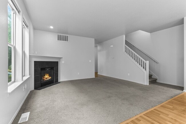 Building Photo - Available NOW Hillsboro End Unit Townhome Minutes to Intel Jones Farm, Costco, Parks 1 Small Pet OK