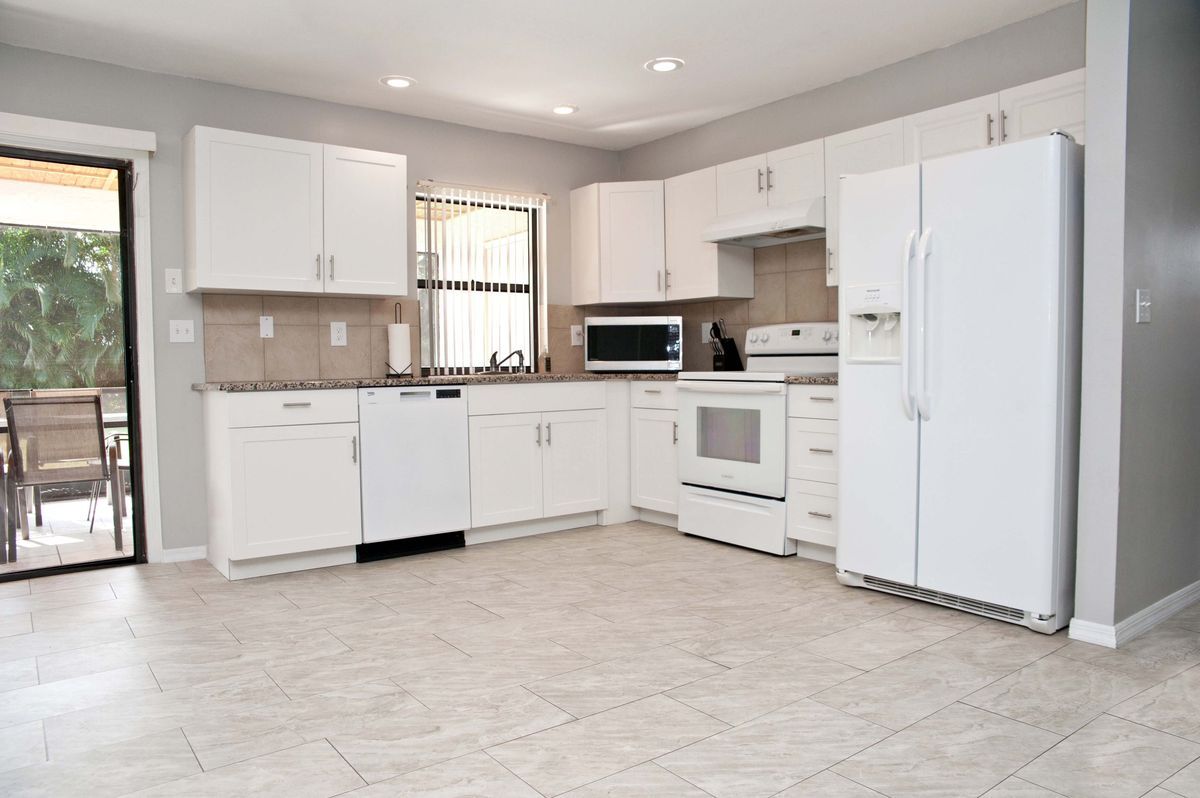 Building Photo - 722 SE Thanksgiving Ave