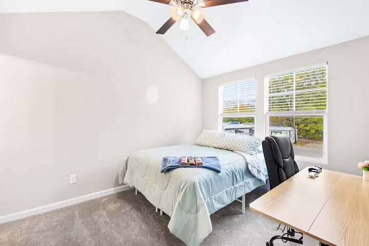 Building Photo - Room in Townhome on Mobley St