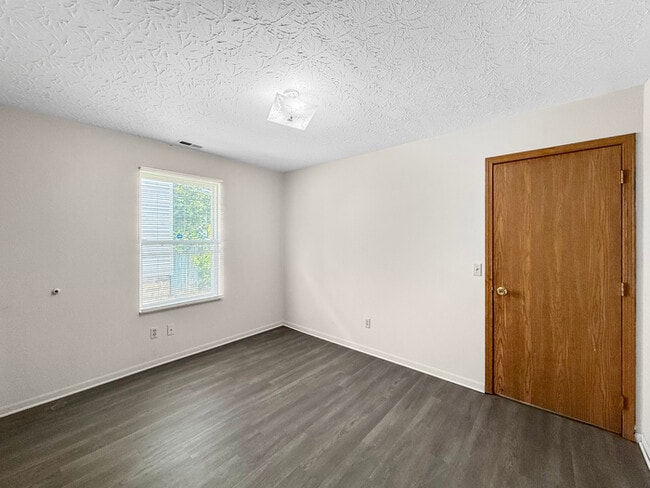 Building Photo - 515 Talbot Ave