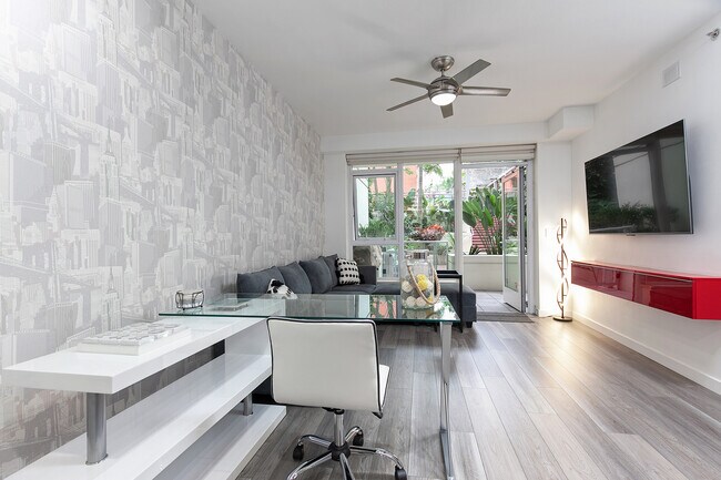 Convertable Desk - 1431 Pacific Hwy