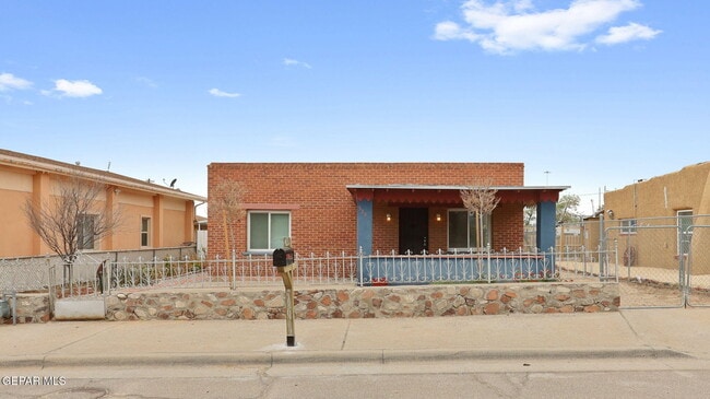 Building Photo - 325 Vista Hill Dr