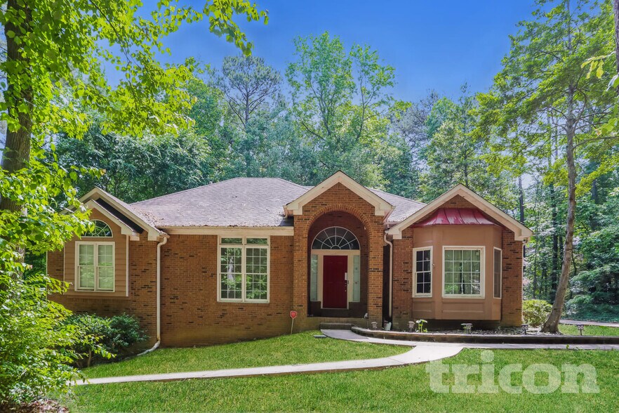 Primary Photo - 190 Longwood Dr