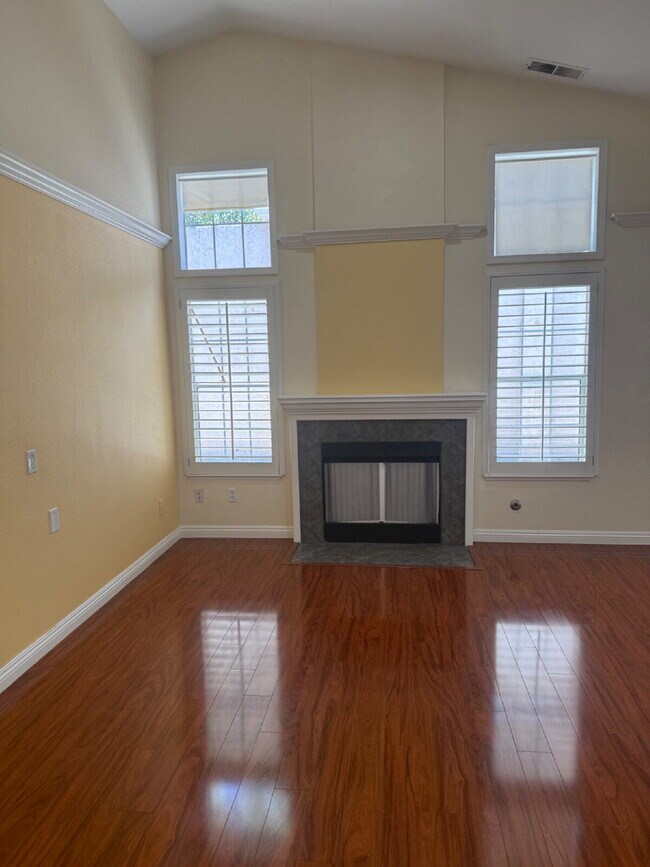 Building Photo - Beautiful 3-Bedroom 2 bathroom in the Heart of Pleasanton!