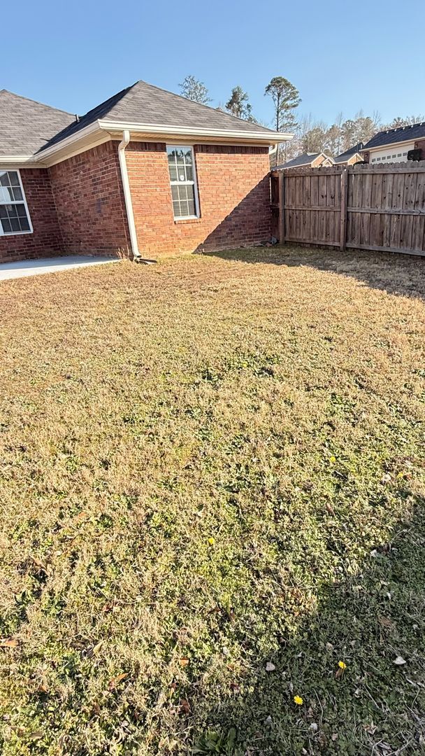 Building Photo - HOME FOR LEASE 4 BR 2 BATH RANCHSTYLE  SPLIT FLOOR PLAN AND OPEN  LARGE  FENCED BACKYARD  CONVENI...