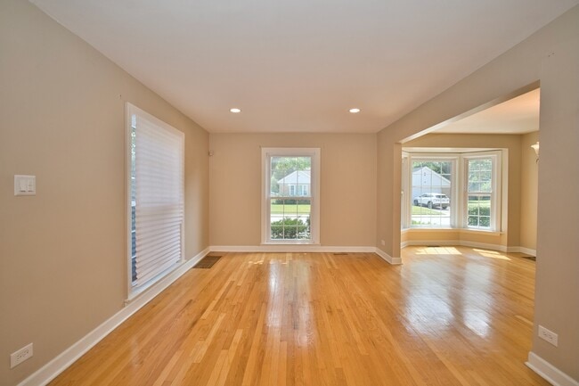 Building Photo - 6700 N Monticello Ave