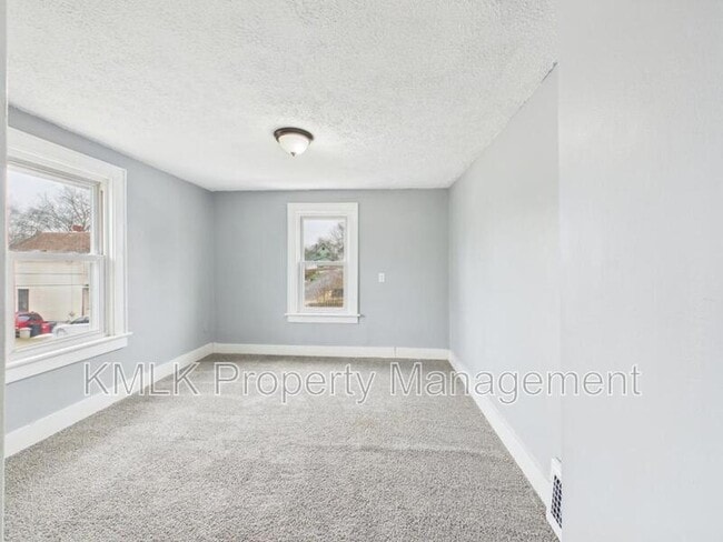 Building Photo - 36 23rd St SW