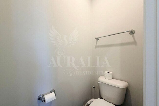 Building Photo - 1306 Farm Pond Trail