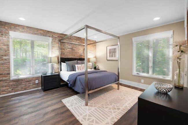 Building Photo - 135 Misty Cove Ln
