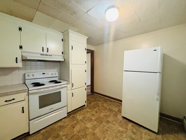 Building Photo - 208 Broce Dr