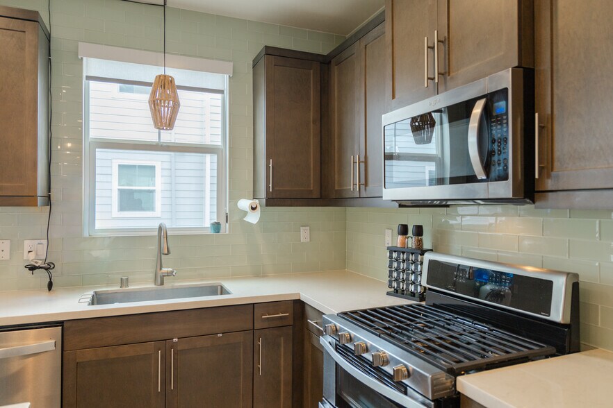 Building Photo - 505 Lark Way