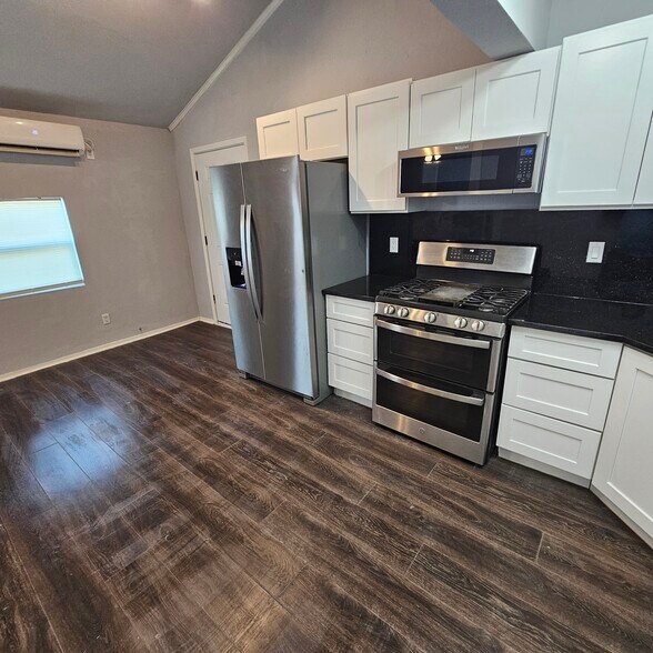 Building Photo - 512 N Gagon St