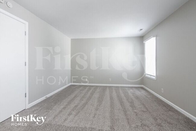Building Photo - 10705 Creekside Woods Dr
