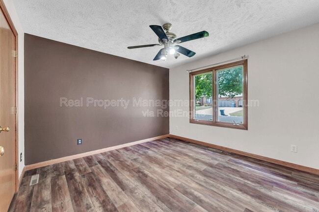 Building Photo - 514 N Ellen St