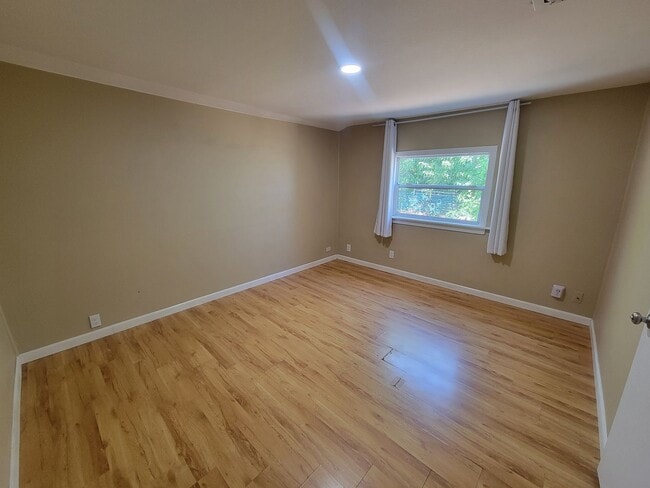 Building Photo - 1528 Los Robles Blvd