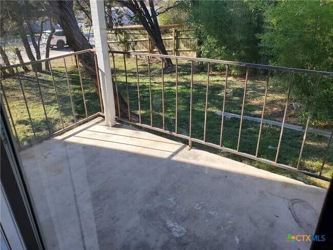 Building Photo - 209 Oak Trail Dr