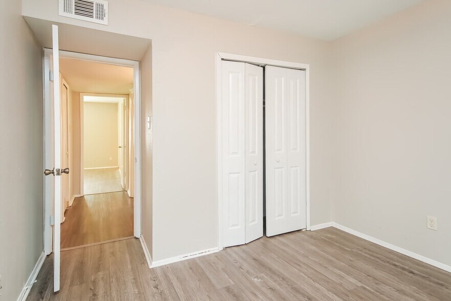 Building Photo - 5011 Ridge Manor Dr