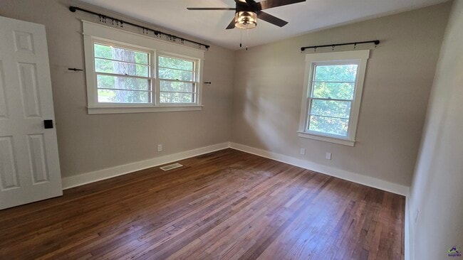 Building Photo - 204 Springdale Dr