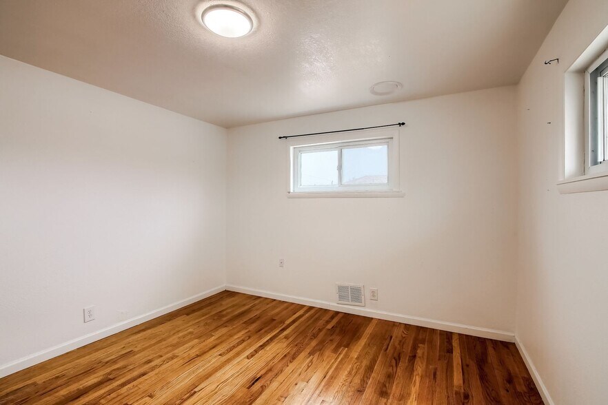 Building Photo - 207 Teal St