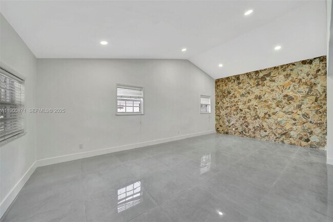 Building Photo - 840 NE 182nd St