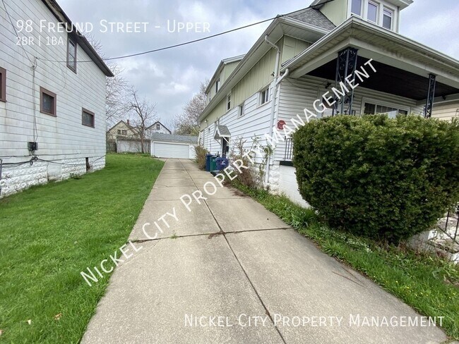 Building Photo - 98 Freund St