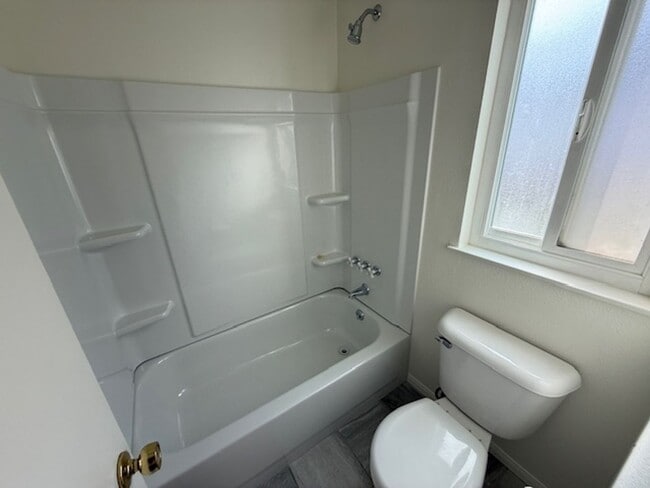 Building Photo - Charming Single-Story 3-Bedroom Home in Newhall!