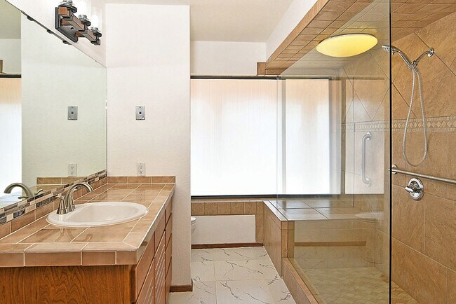 Building Photo - 6621 Vista Hermosa