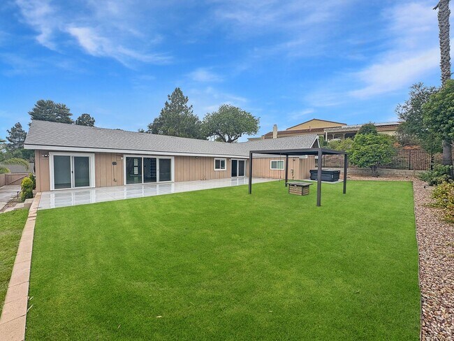 Building Photo - Spacious 5BD/4BA Poway Home with Hill View...